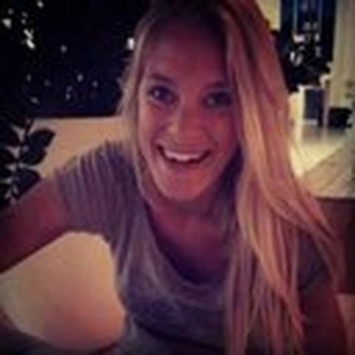 Eszter R.